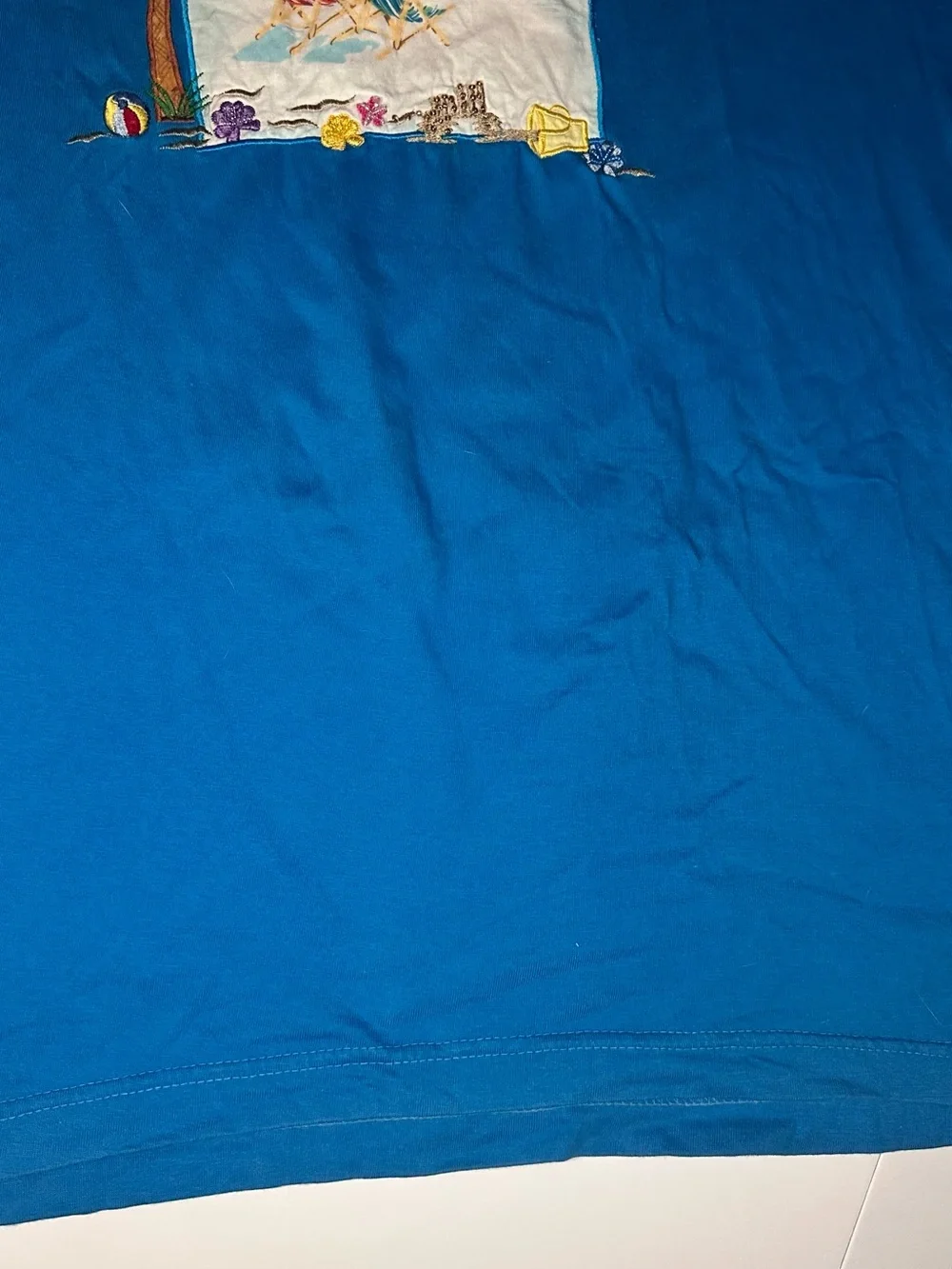 90’s Vintage Embroidered Victoria Jones 100% Cotton T-Shirt w Intricate Beach